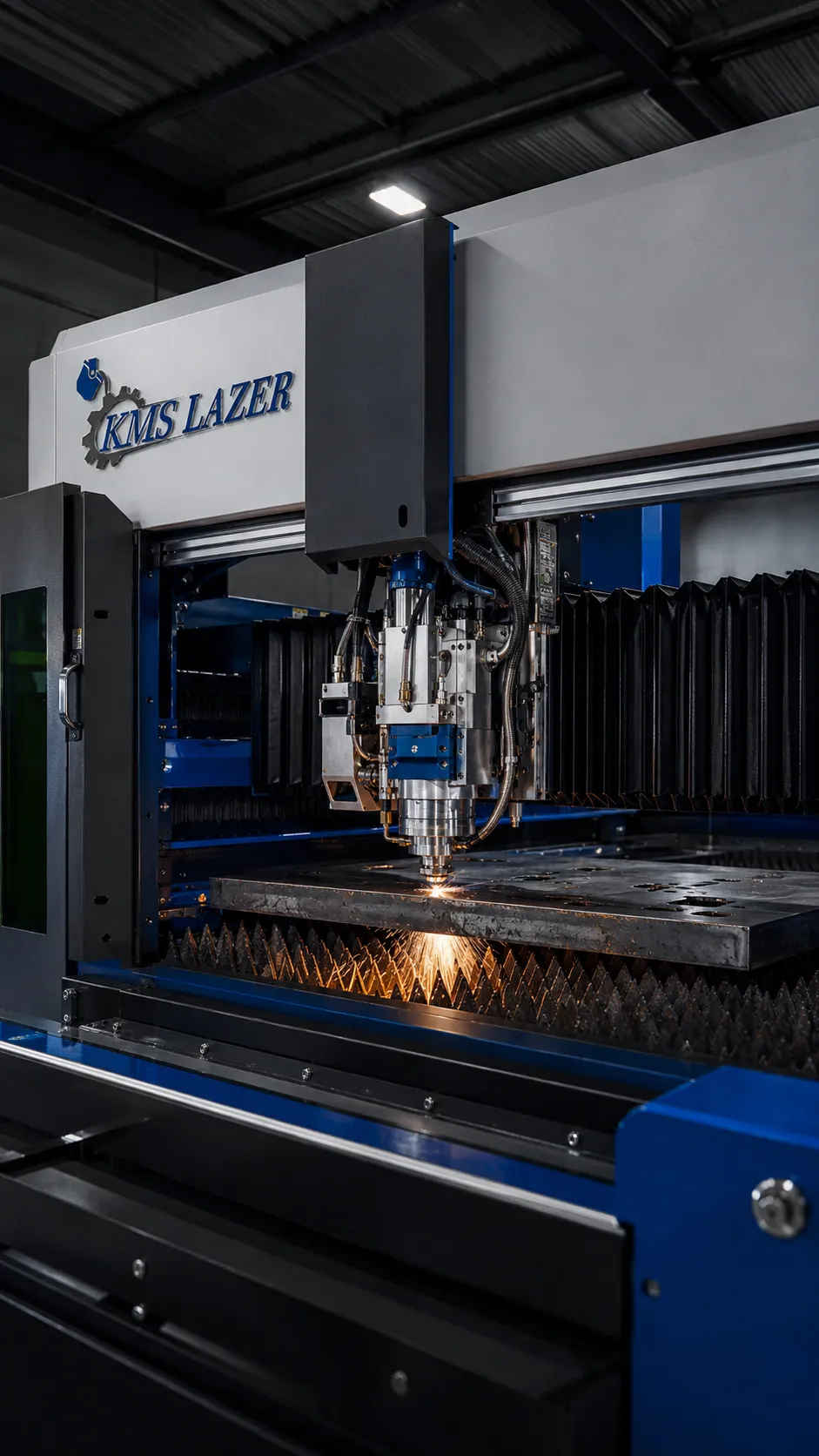 Fiber lazer kesim sırasında kıvılcım ve kesim kafası